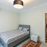 In The Center Of Taksim And Galataport 3 Bedrooms 1 Living In Apartment *