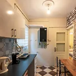 In The Center Of Taksim And Galataport 3 Bedrooms 1 Living In *