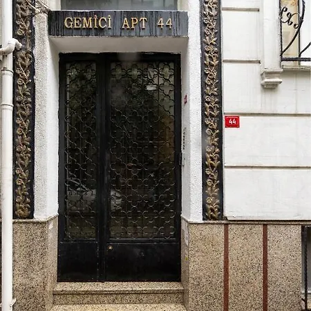 In The Center Of Taksim And Galataport 3 Bedrooms 1 Living In شقة