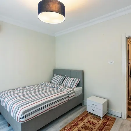 In The Center Of Taksim And Galataport 3 Bedrooms 1 Living In شقة *