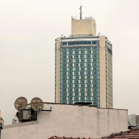 In The Center Of Taksim And Galataport 3 Bedrooms 1 Living In Κωνσταντινούπολη