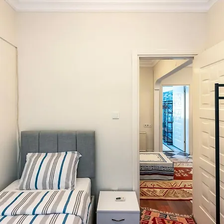 In The Center Of Taksim And Galataport 3 Bedrooms 1 Living In Lägenhet *